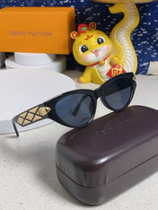CAT EYE SUNGLASSES 576886 IN BLACK AND GOLD ACETATE
