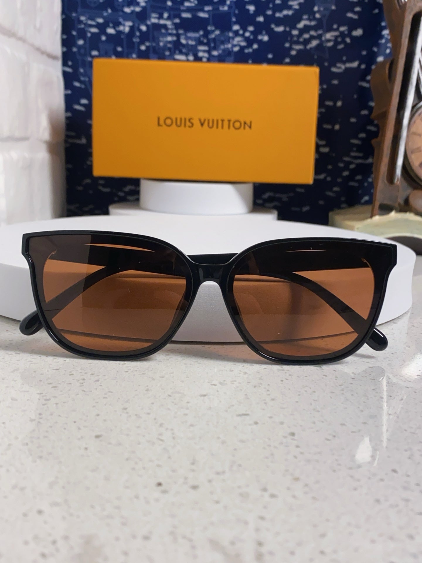 CAT EYE SUNGLASSES 571647 IN BLACK ACETATE BROWN LENS