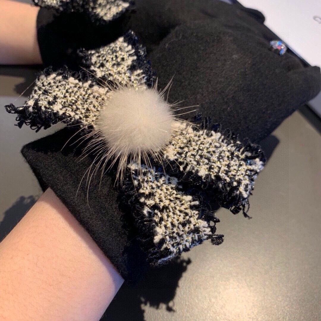 GLOVES IN BLACK WOOL 420536