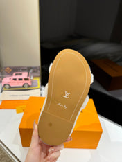 FURRY SLIPPER IN WHITE SHEARLING