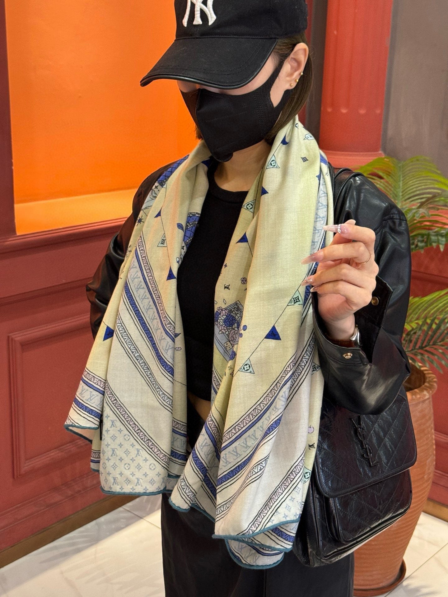LV SCARF 140 CM IN SILK 730620