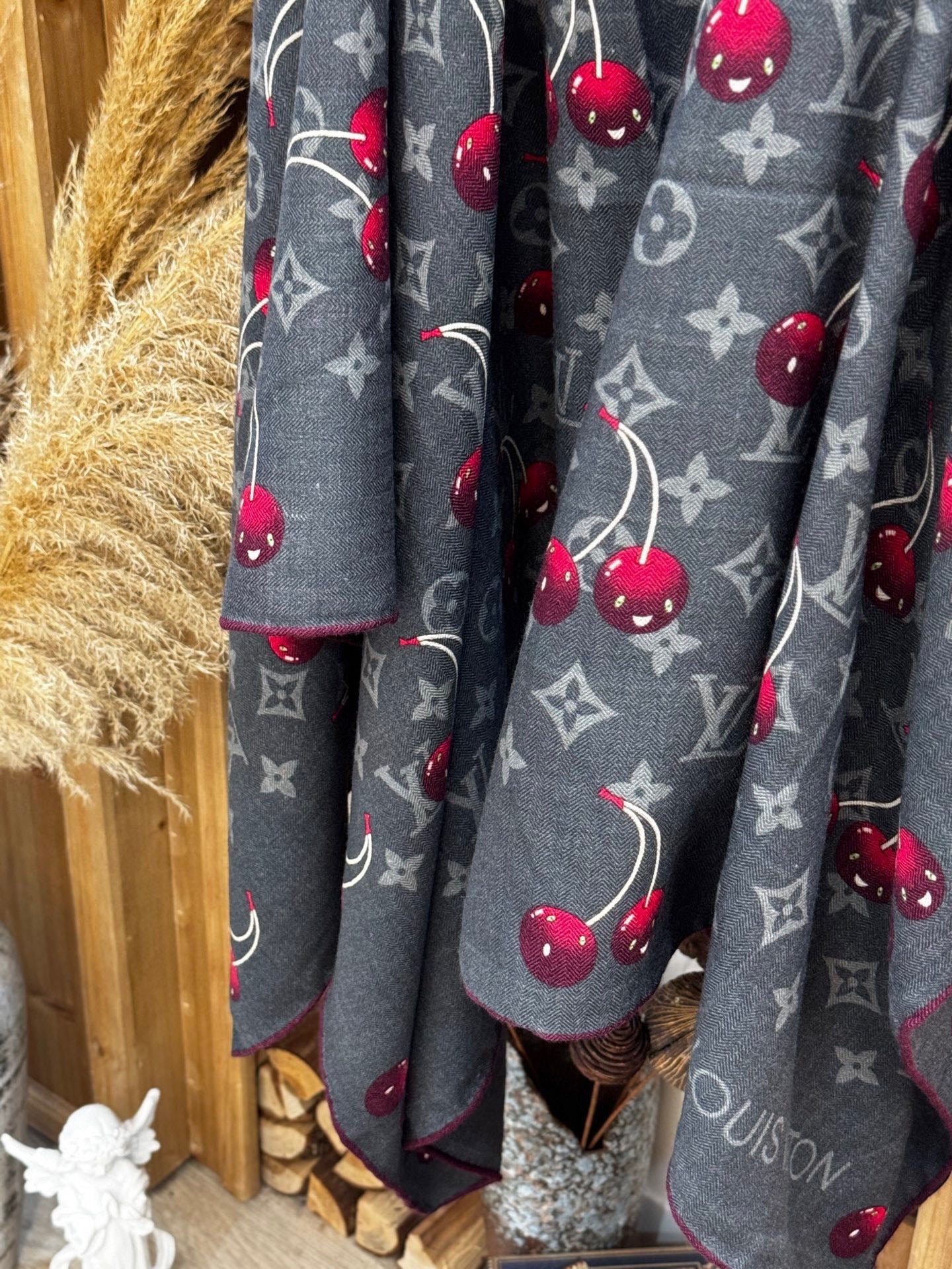 LV SCARF 140 CM IN SILK-CASHMERE BLEND 737268
