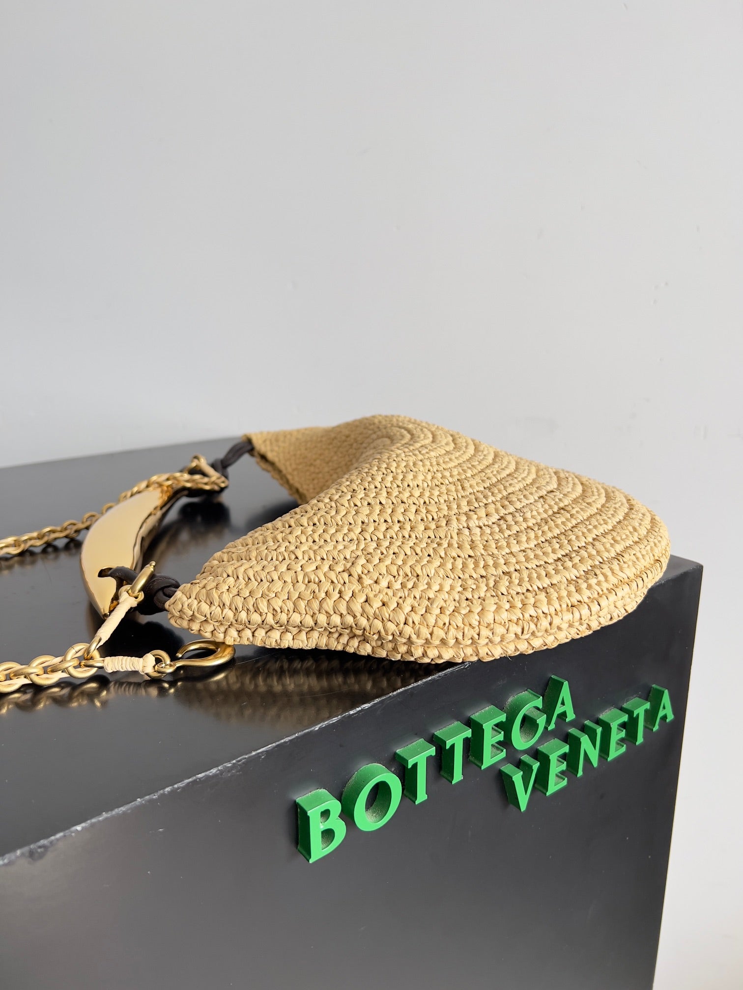SARDINE CHAIN 33 IN NATURAL RAFFIA