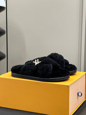 LV WOMEN'S SUNSET COMFORT FLAT MULE IN BLACK FLEECE