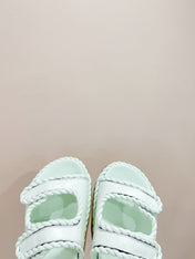 REFINED DAD SANDAL IN PISTACHIO GREEN LAMBSKIN MULE