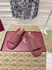 GG SLIDES IN RED SUEDE WITH EMBOSSED LOGO STYLE 3