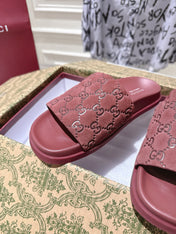 GG SLIDES IN RED SUEDE WITH EMBOSSED LOGO STYLE 3
