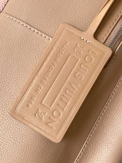 LV 25S TAKEOFF BACKPACK 43 IN BEIGE CALFSKIN