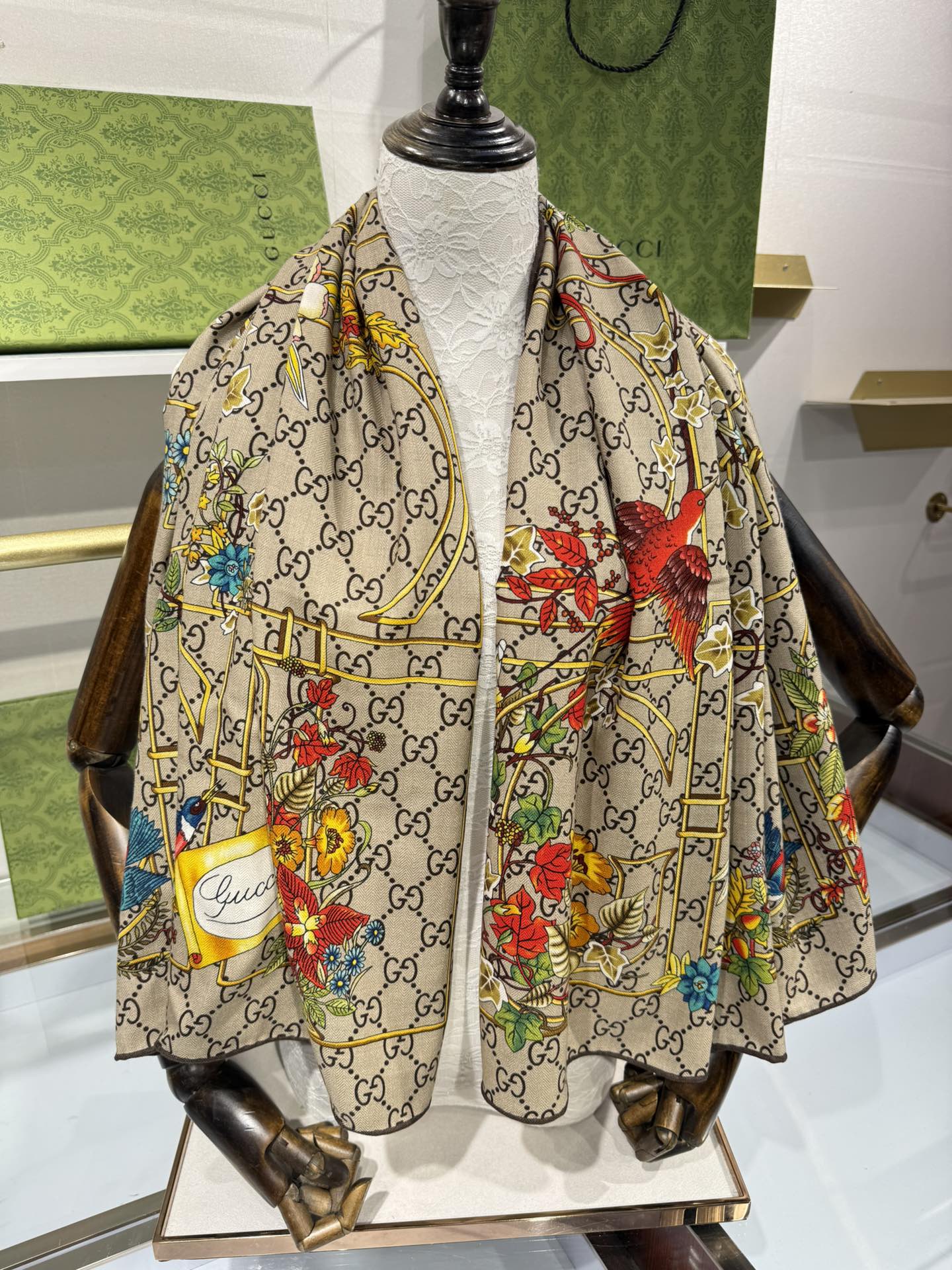 GUCCI 25S SCARF 140 IN CASHMERE 636341