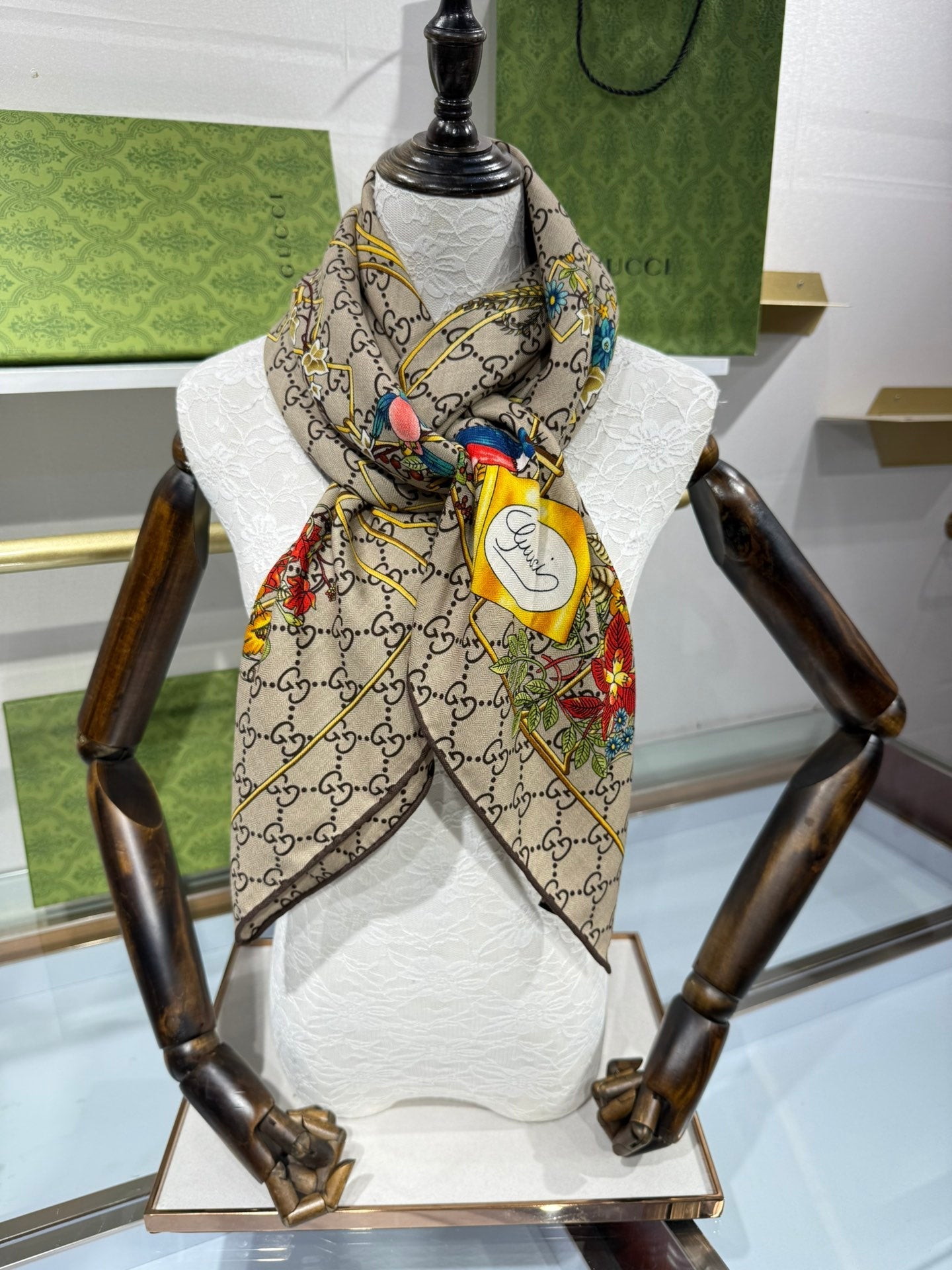 GUCCI 25S SCARF 140 IN CASHMERE 636341