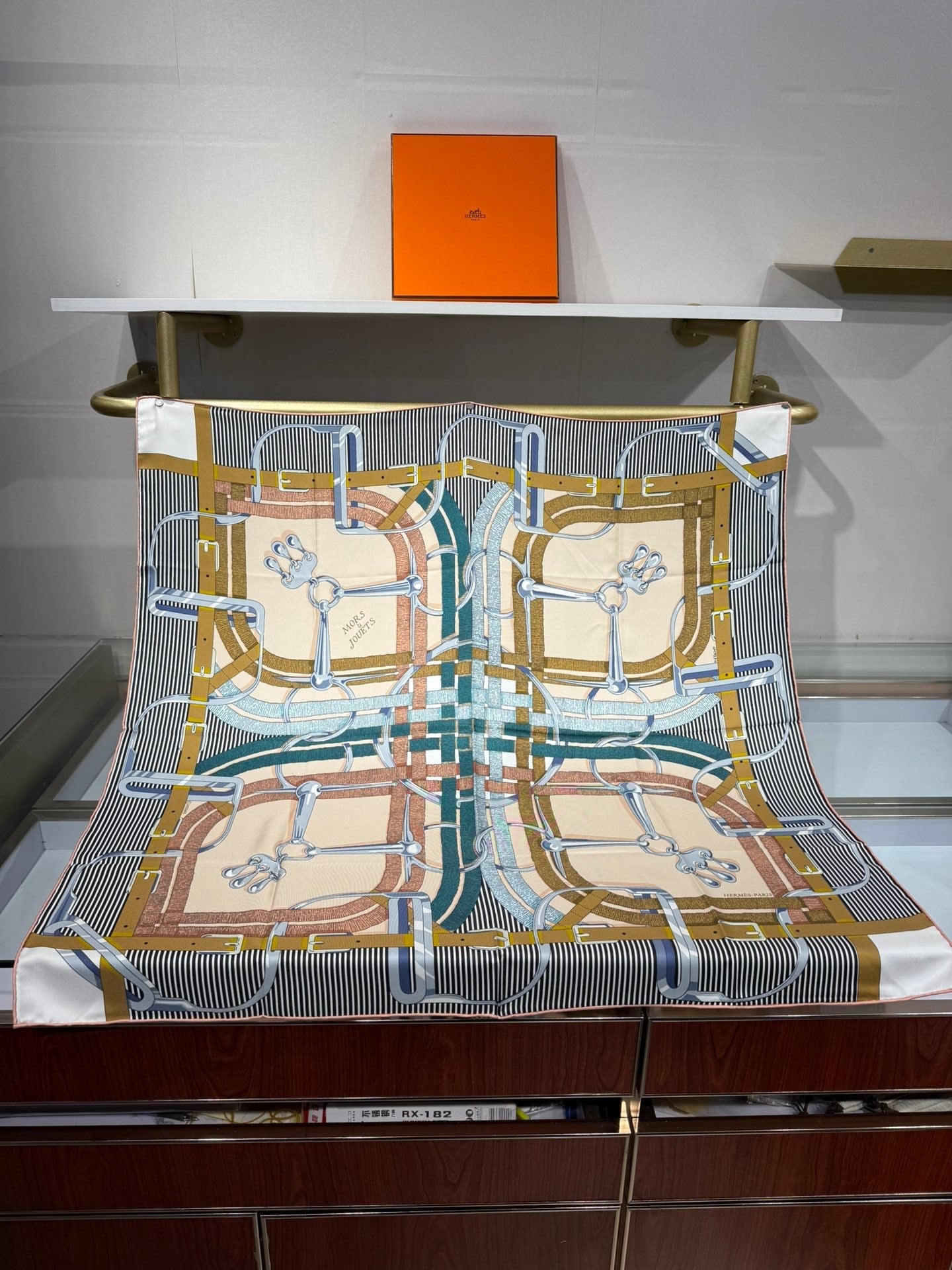 HERMES 26S SCARF 90 IN SILK 307102
