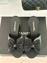 BLOCK HEEL MULE WITH WHITE RHINESTONES IN BLACK LAMBSKIN