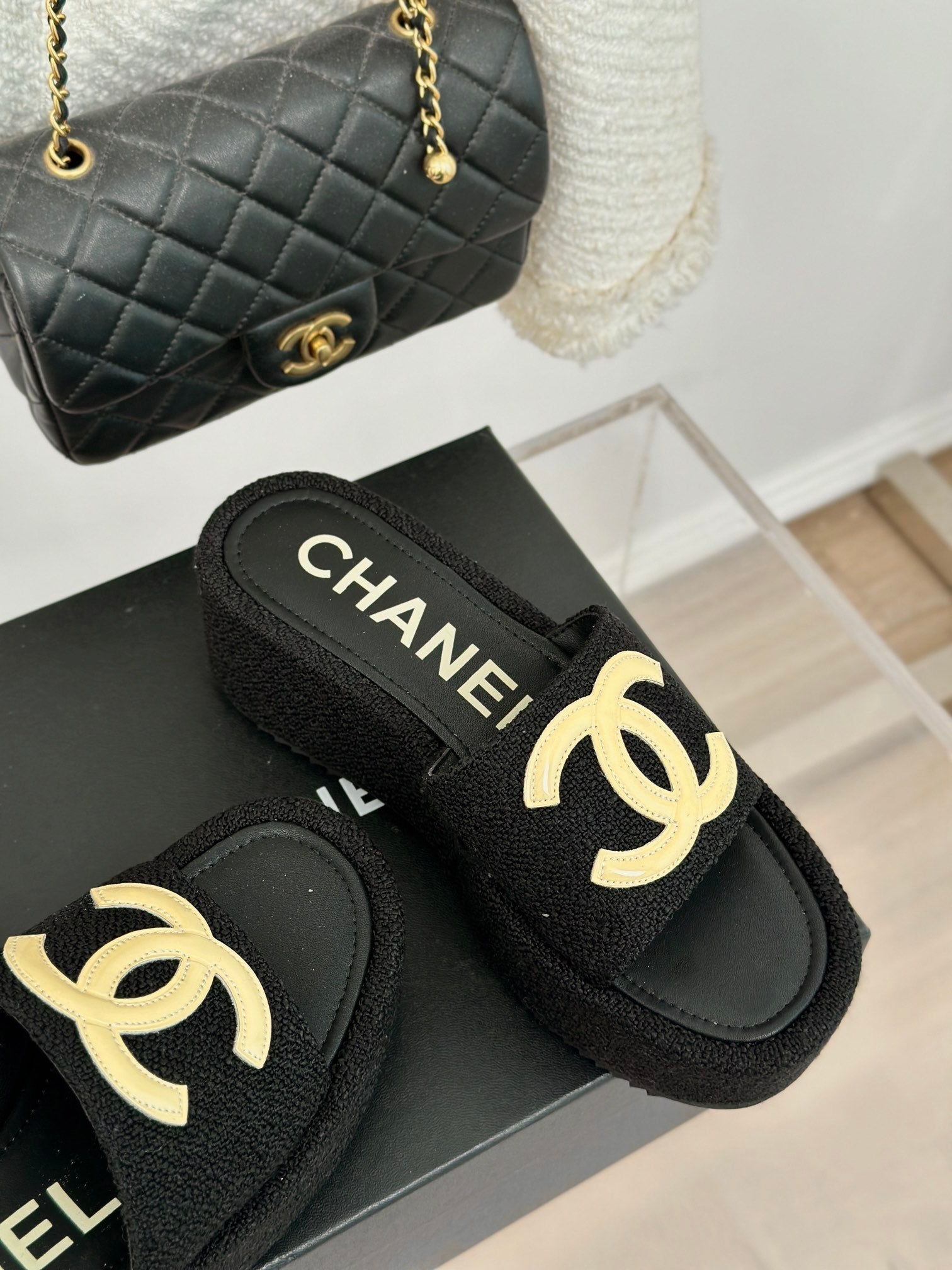 CLASSIC SLIPPERS THICK SOLE IN BLACK TWEED