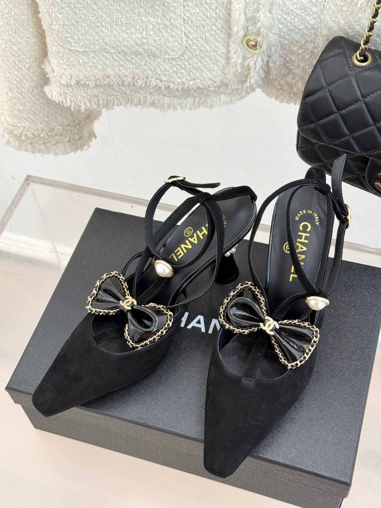 CHAIN BOW HIGH HEEL 8 CM SLINGBACKS IN BLACK SUEDE