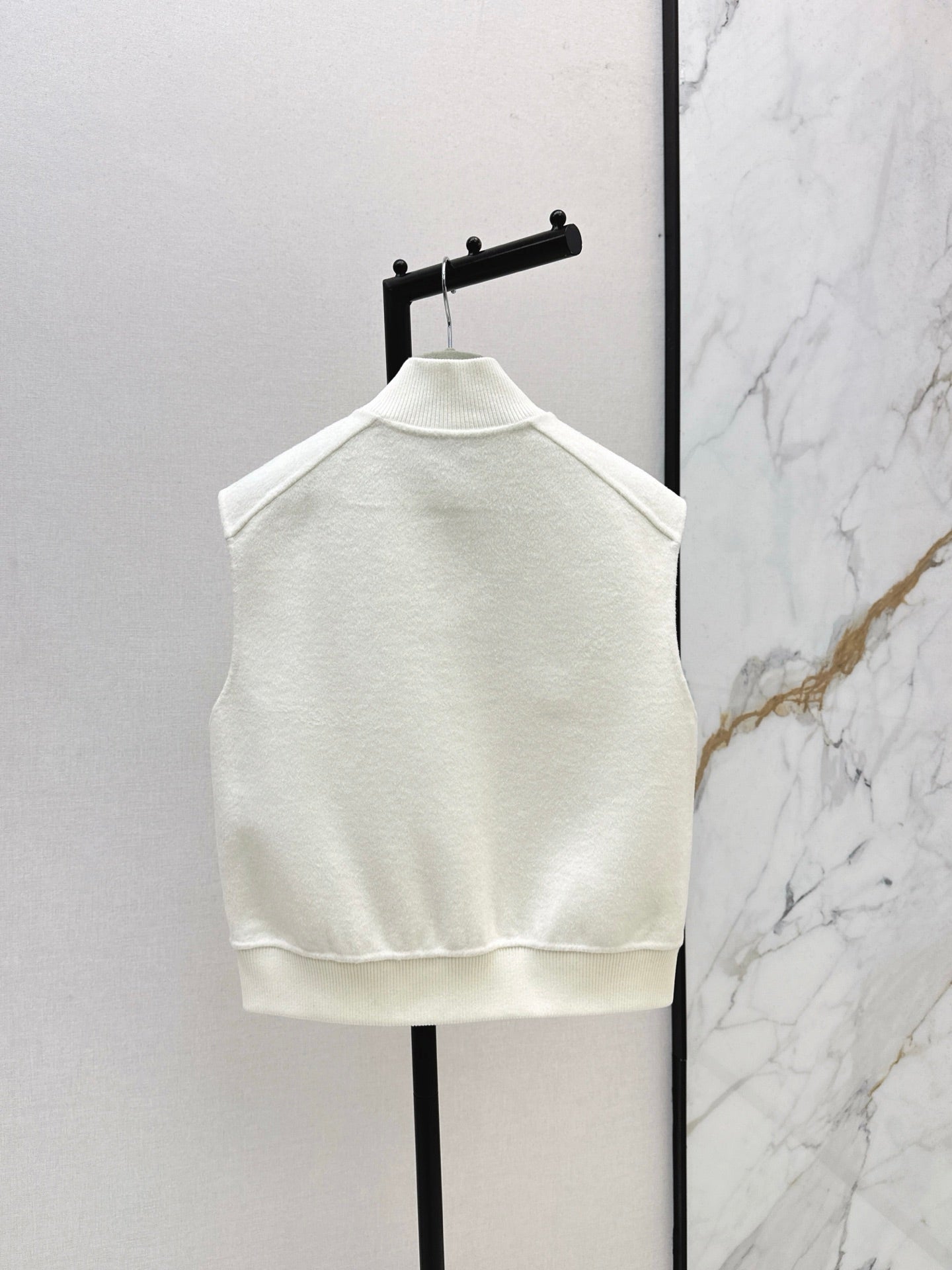 HERMES 25S SLEEVELESS JACKET 526962