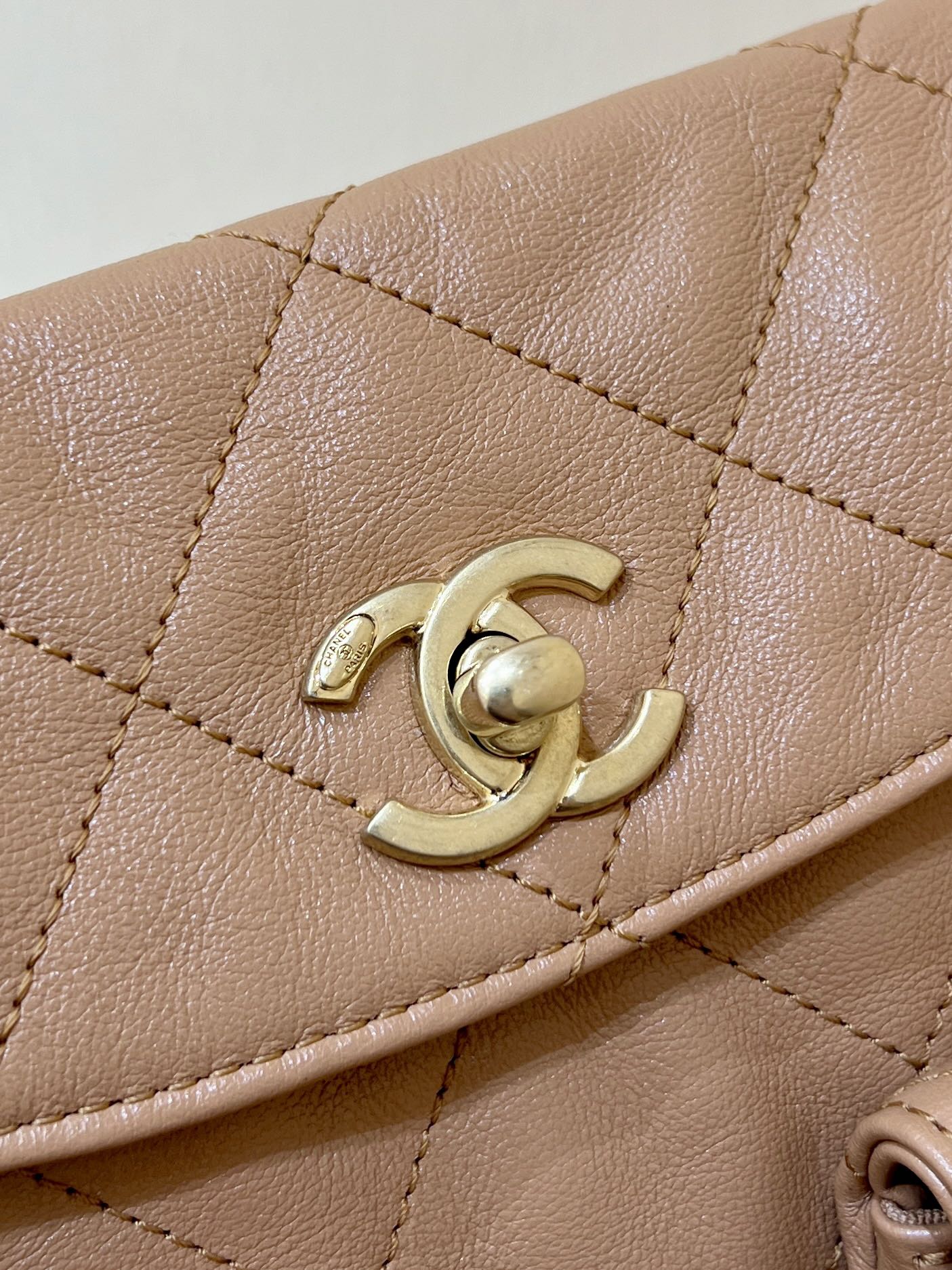 CHANEL 25S HOBO RETRO BAG 24 IN WARM TAUPE CALFSKIN