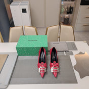 HIGH PUMPS WITH B SILVER BUCKLE IN RED CROCODILE PATTERN CALFSKIN