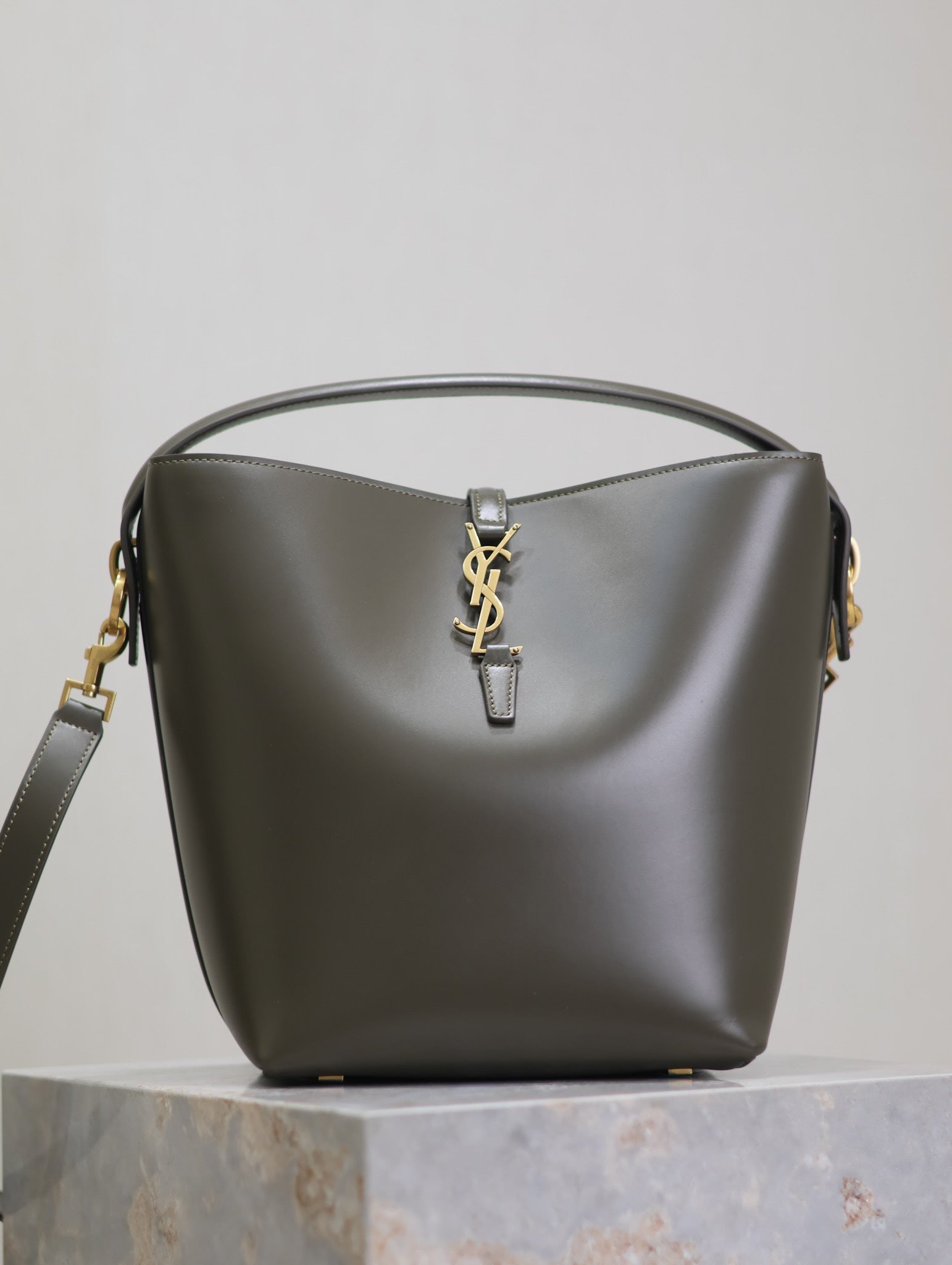 YSL 25S LE 5 À 7 BUCKET 26 IN DARK OLIVE CALFSKIN GOLD HARDWARE