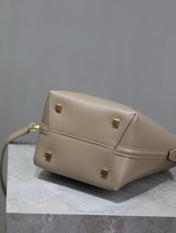 YSL 25S LE 37 BUCKET 20 IN BEIGE CALFSKIN GOLD HARDWRE