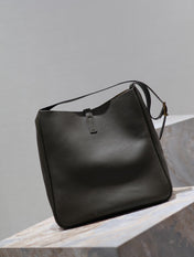 LE 5 À 7 LARGE BAG 31 IN KHAKI GREEN LAMBSKIN