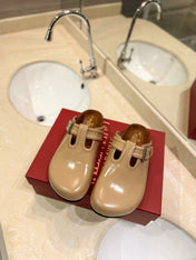 FUSSFRIEND CAMEL BROWN PATENT CALFSKIN LEATHER SABOT