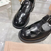 SANDAL BLACK COWHIDE WITH STYLIZED T-STRING