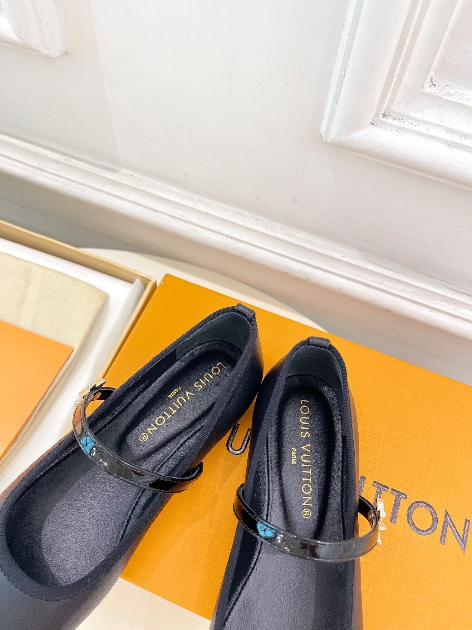 LV WOMEN ROMY FLAT BALLERINA IN BLACK METALLIC LAMBSKIN