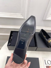 FLAT LOAFERS WITH GOLD CHAIN IN BLACK SMOOTH CALFSKIN