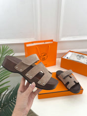 KOS CLOG IN KHAKI BROWN SUEDE