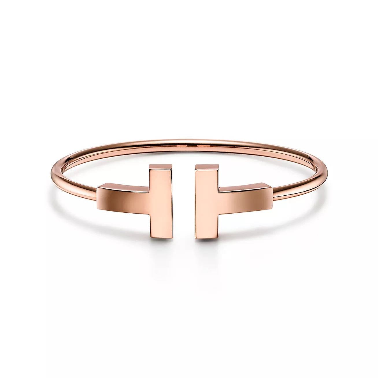 tiffany-twide-wire-bracelet-66964280_1000466_ED_M_7cfeddf2-3b14-4dfa-a0a8-04f4d21cb95c.webp